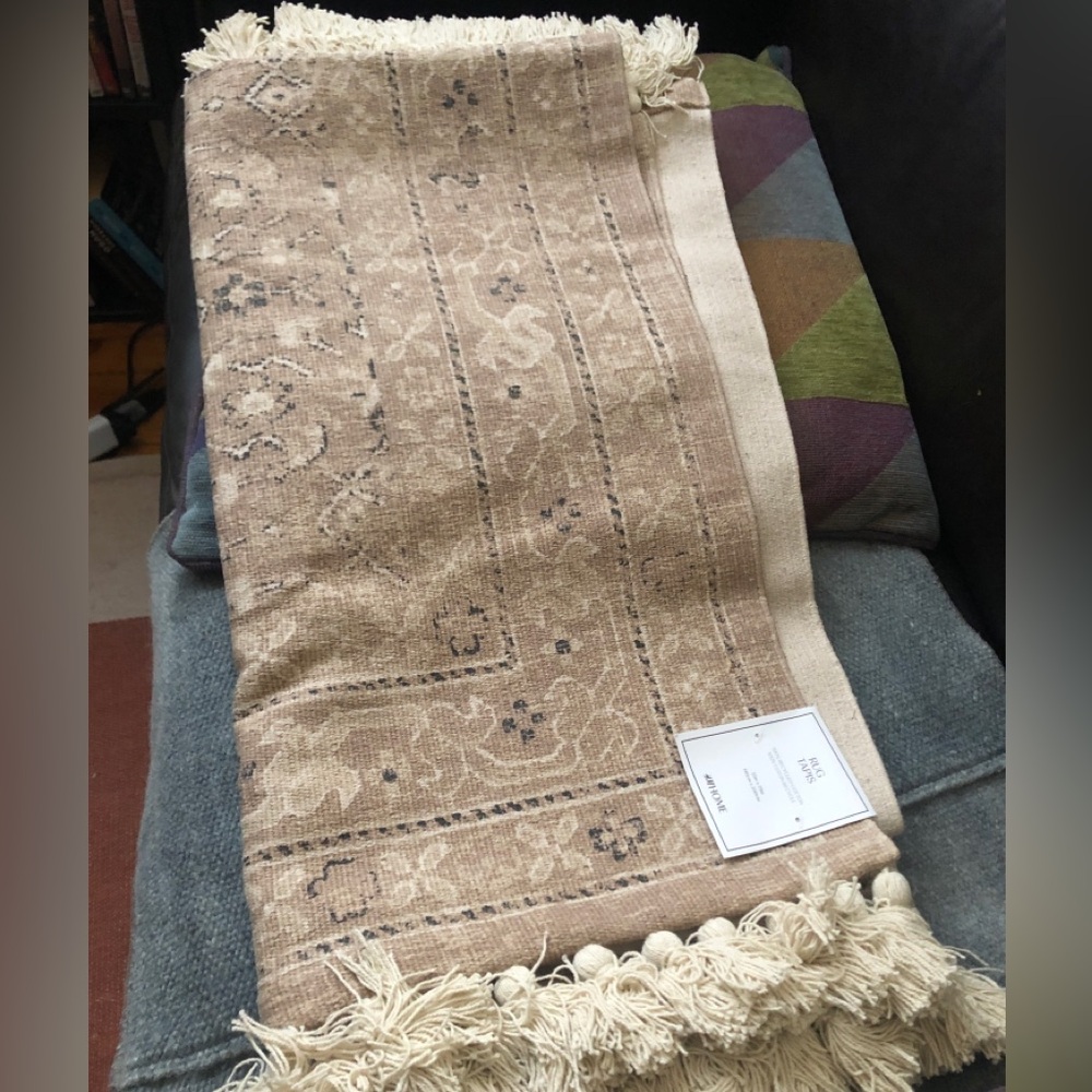 NWT H&M PATTERNED LIGHT BEIGE TASSELED RUG  Pattern & Fringe 55" x 79"